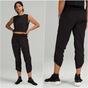 Lululemon Mid-Rise Lightweight Crop Jogger Black 6 NWOT